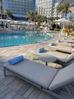 Bazén v ubytování Resort Address Beach Fujairah,3BRoom Resort Address Beach Fujairah,3BRoom nebo v jeho okolí
