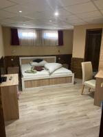Posteľ alebo postele v izbe v ubytovaní Abszolút Hotel és Panzió