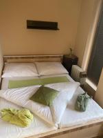 Posteľ alebo postele v izbe v ubytovaní Abszolút Hotel és Panzió