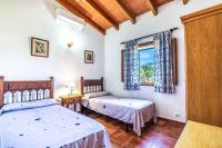 A bed or beds in a room at Can Bachio