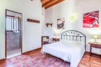 A bed or beds in a room at Can Bachio