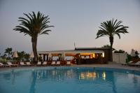 Adams Beach Hotel & Spaの敷地内または近くにあるプール
