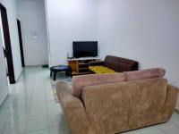 D'Haja 17 KLIA SEPANG with 2 Airconds & Wi-Fiにあるテレビまたはエンターテインメントセンター