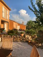 Ogród w obiekcie Maison Chante Vigne