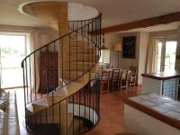 Część wypoczynkowa w obiekcie Maison de caractère dans Luberon avec piscine