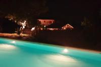 Basen w obiekcie Maison de caractère dans Luberon avec piscine lub w pobliżu