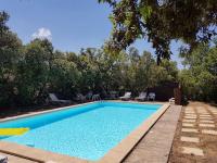 Basen w obiekcie Maison de caractère dans Luberon avec piscine lub w pobliżu