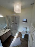 Łazienka w obiekcie Maisonnette de charme aux portes d'Hossegor