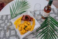 Jídlo v hotelu nebo okolí