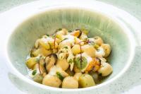 uma tigela branca com batatas e cogumelos em Botania Relais & Spa - The Leading Hotels of the World em Ischia