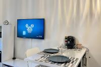 Televízia a/alebo spoločenská miestnosť v ubytovaní Le Cosyland - Studio Disneyland - Wifi