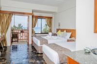 Postel nebo postele na pokoji v ubytování Karona Resort & Spa - SHA Extra Plus
