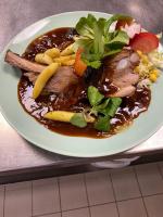 Đồ ăn tại/gần nhà khách