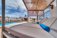 Bazén v ubytování Villa Palmview Up To 28 Guests Close To Jávea Beach nebo v jeho okolí