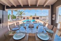 Bazén v ubytování Villa Palmview Up To 28 Guests Close To Jávea Beach nebo v jeho okolí