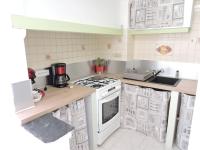 Kuchnia lub aneks kuchenny w obiekcie Châteaudouble : appartement au calme