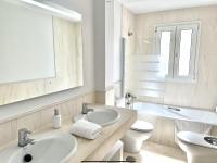 Kúpeľňa v ubytovaní MI CAPRICHO 172 Beachfront Apartment