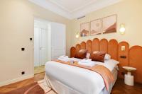 Posteľ alebo postele v izbe v ubytovaní Chic Apartment - 1BR-4P - Facing the Louvre
