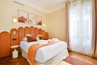 Posteľ alebo postele v izbe v ubytovaní Chic Apartment - 1BR-4P - Facing the Louvre