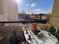 Balkón alebo terasa v ubytovaní Appartement 2 pièces avec piscine, parking, proche commerces - Marseillan - FR-1-387-188