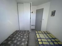 Posteľ alebo postele v izbe v ubytovaní Appartement 2 pièces avec piscine et parking, à 300m de la plage, animaux acceptés - Agde RICHELIEU - FR-1-702-32