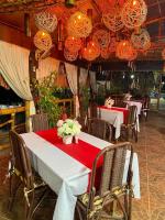 En restaurant eller et andet spisested på Angela's Pool Resort