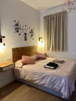 Posteľ alebo postele v izbe v ubytovaní Coqueto apartamento céntrico con piscina