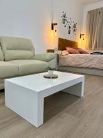 Posedenie v ubytovaní Coqueto apartamento céntrico con piscina