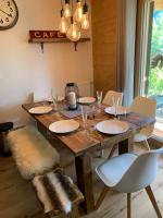Część wypoczynkowa w obiekcie Pom Pom, 3 bedroom apt with stunning mountain views-Samoëns