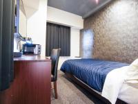 HOTEL LiVEMAX 姫路市役所前にあるベッド