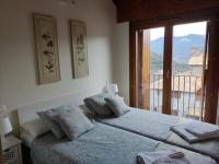 Postel nebo postele na pokoji v ubytování Casa Balcón de Los Pirineos - Gavín Biescas