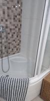 Kúpeľňa v ubytovaní Holiday apartment in Privlaka with sea view, terrace, air conditioning, WiFi 3591-3