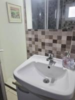 Kúpeľňa v ubytovaní Holiday apartment in Privlaka with sea view, terrace, air conditioning, WiFi 3591-3