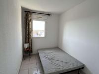 Posteľ alebo postele v izbe v ubytovaní T3 Centre-ville avec Piscine, Parking Sécurisé, Proche Plage, 6 Pers - Valras-Plage - FR-1-701-12