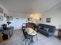 Posedenie v ubytovaní Charmant T2 en Centre-ville avec Piscine, Terrasse et Parking, à 500m de la Plage ! - FR-1-701-29