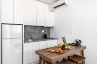 Kuchyňa alebo kuchynka v ubytovaní Kellys Luxury Apartments