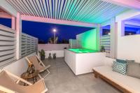 Posedenie v ubytovaní Kellys Luxury Apartments
