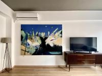 A television and/or entertainment centre at Mosaikon Guesthouses #Nikiou Str