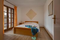 Łóżko lub łóżka w pokoju w obiekcie Apartment Sara, village Štinjan