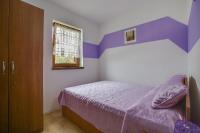 Łóżko lub łóżka w pokoju w obiekcie Apartment Sara, village Štinjan