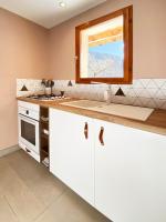 Kuchnia lub aneks kuchenny w obiekcie Le Chat Perché - Appartements 3 étoiles spacieux et chaleureux à Allemond