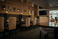 Телевизор и/или развлекательный центр в Hotell Entré Norr