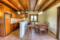 Kuchyň nebo kuchyňský kout v ubytování Apartaments El Tossalet