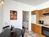 Kuchnia lub aneks kuchenny w obiekcie Villa Sandra Little Haven Apartment