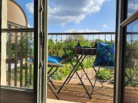 Balkón alebo terasa v ubytovaní Loire Valley village centre apartment chezANIA