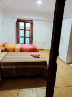 Postel nebo postele na pokoji v ubytování Corrala de San Antón. Sencillo apartamento en pleno centro