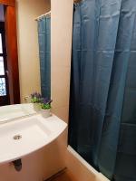 Koupelna v ubytování Corrala de San Antón. Sencillo apartamento en pleno centro