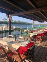 Udsigt til en flod der løber i nærheden af hotellet