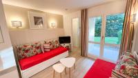 Posedenie v ubytovaní 6-person apartment with swimming pool tennis court and free parking 25