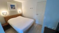 Posteľ alebo postele v izbe v ubytovaní 6-person apartment with swimming pool tennis court and free parking 25